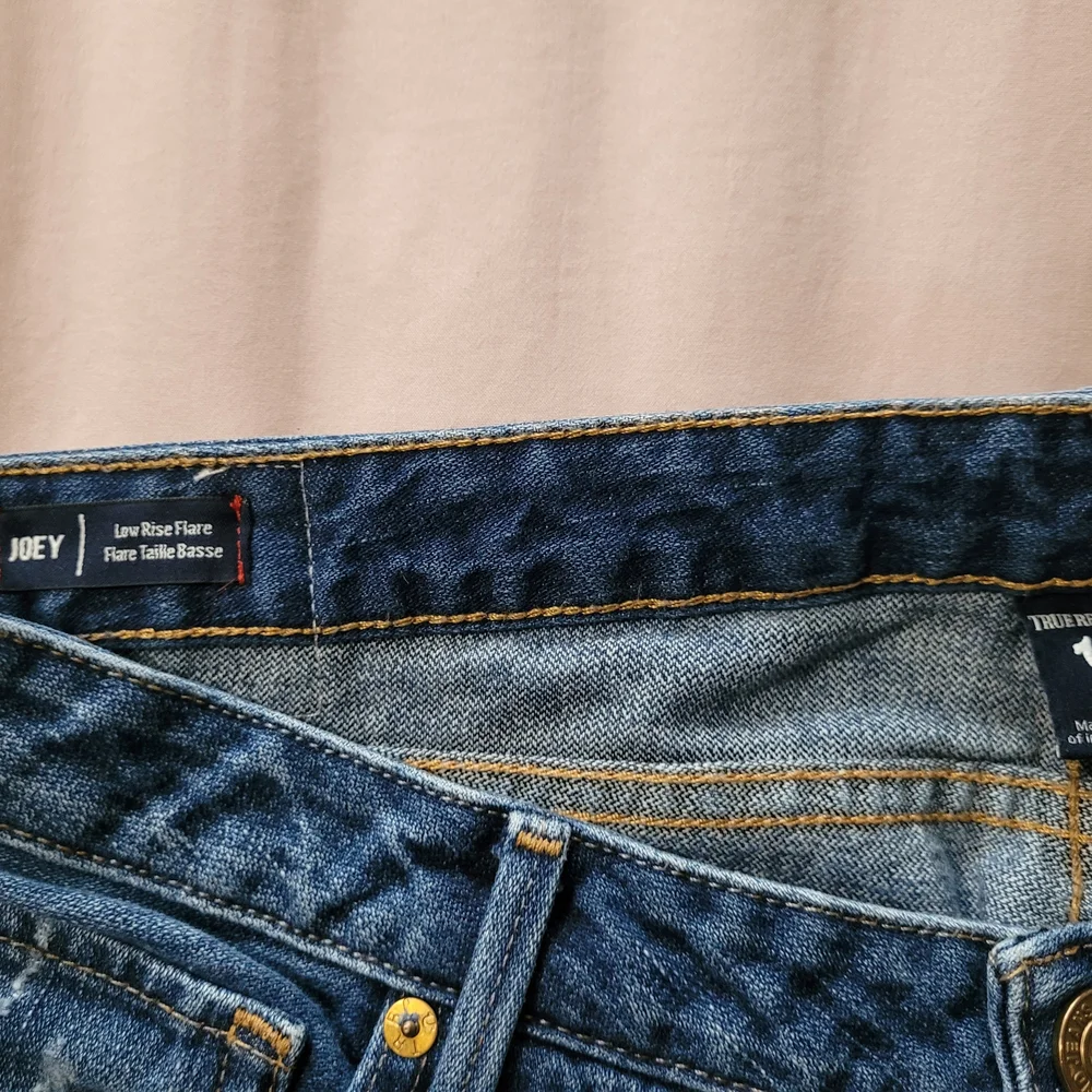 True Religion Joey Low Rise Flare Jeans with Vintage Distressing 30/30 - Picture 8 of 9